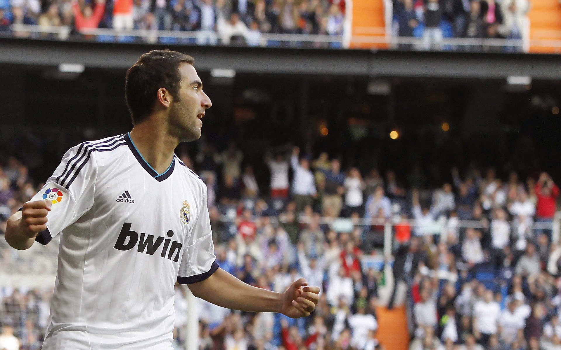 梅西梅开二度助迈阿密国际逆转取胜,传奇继续书写新篇章