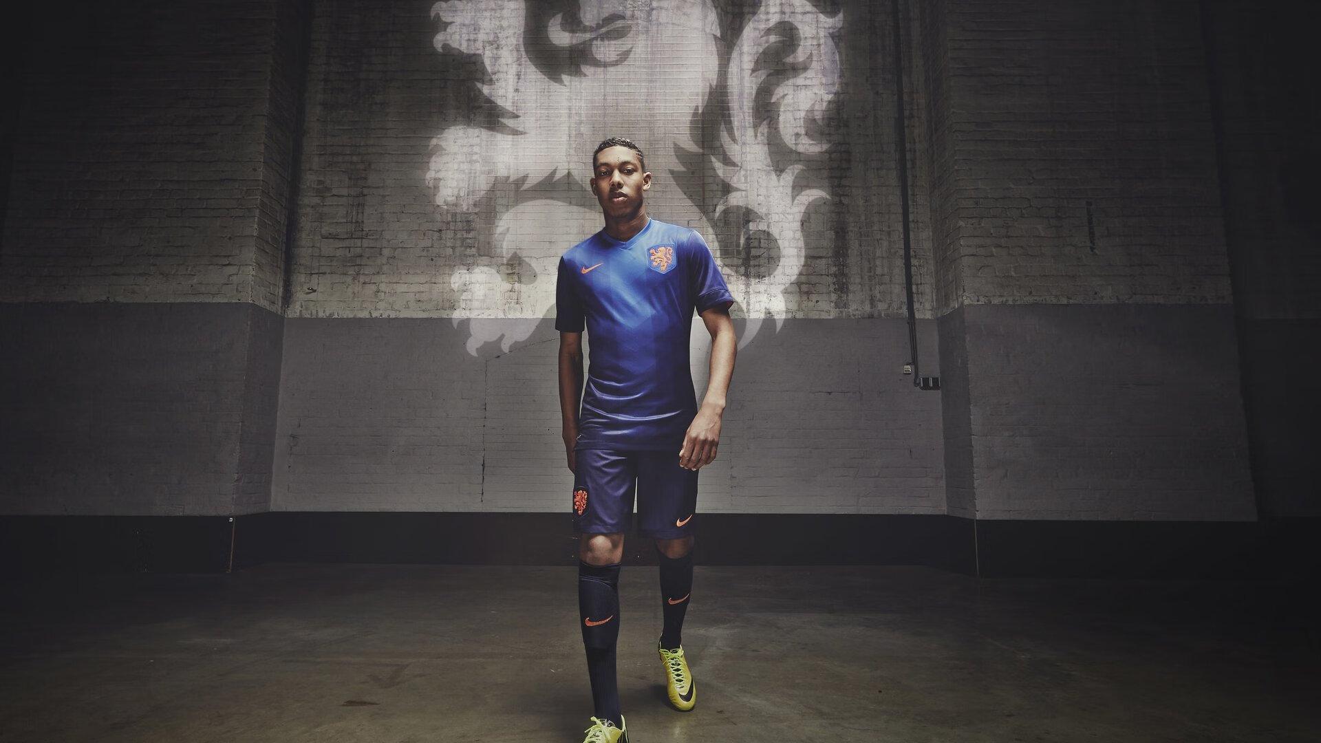 电竞热潮席卷全球，职业联赛收视率创新高，年轻选手成新偶像