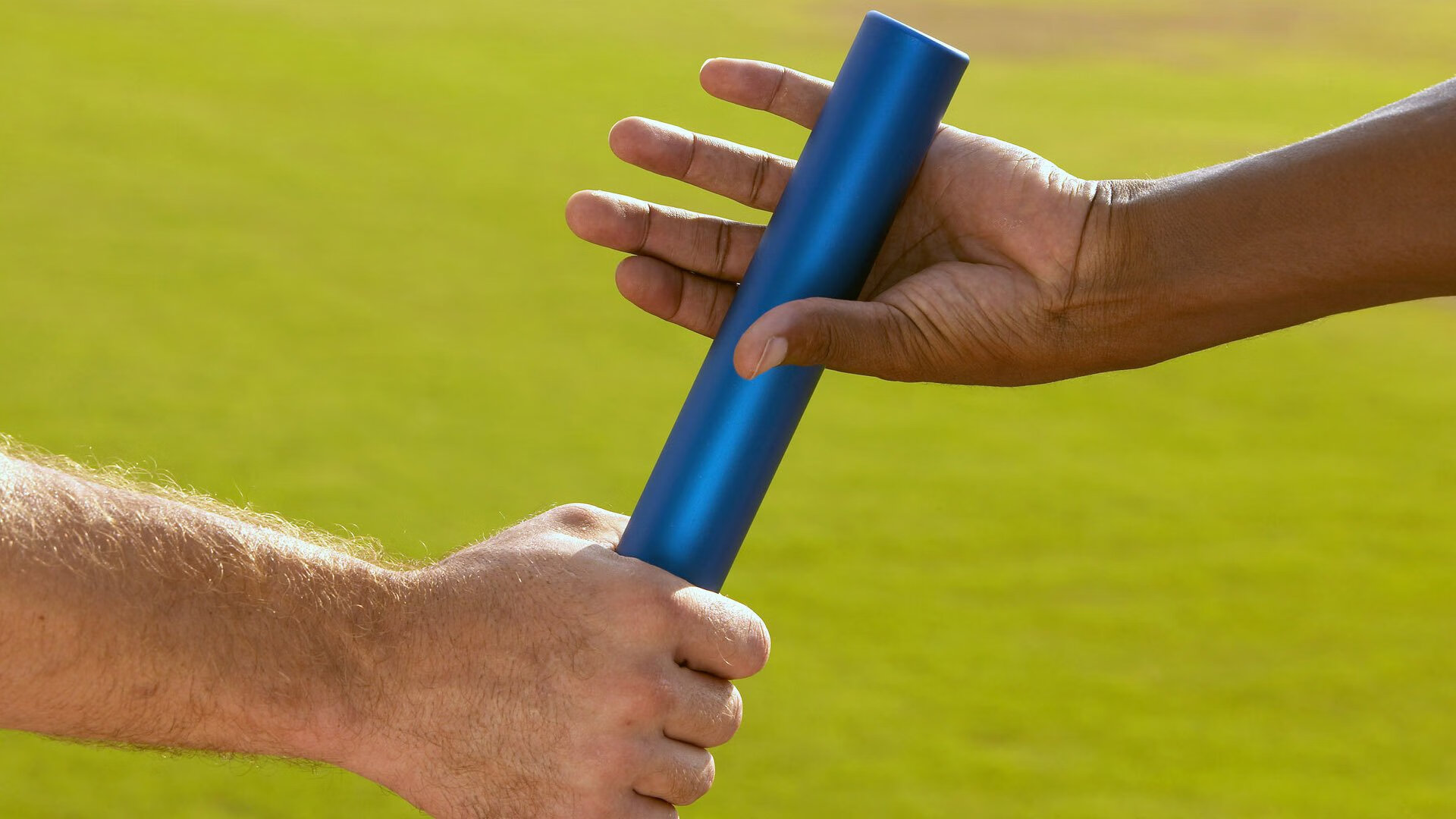 国际帆船赛巅峰对决,狂风巨浪中勇者加冕